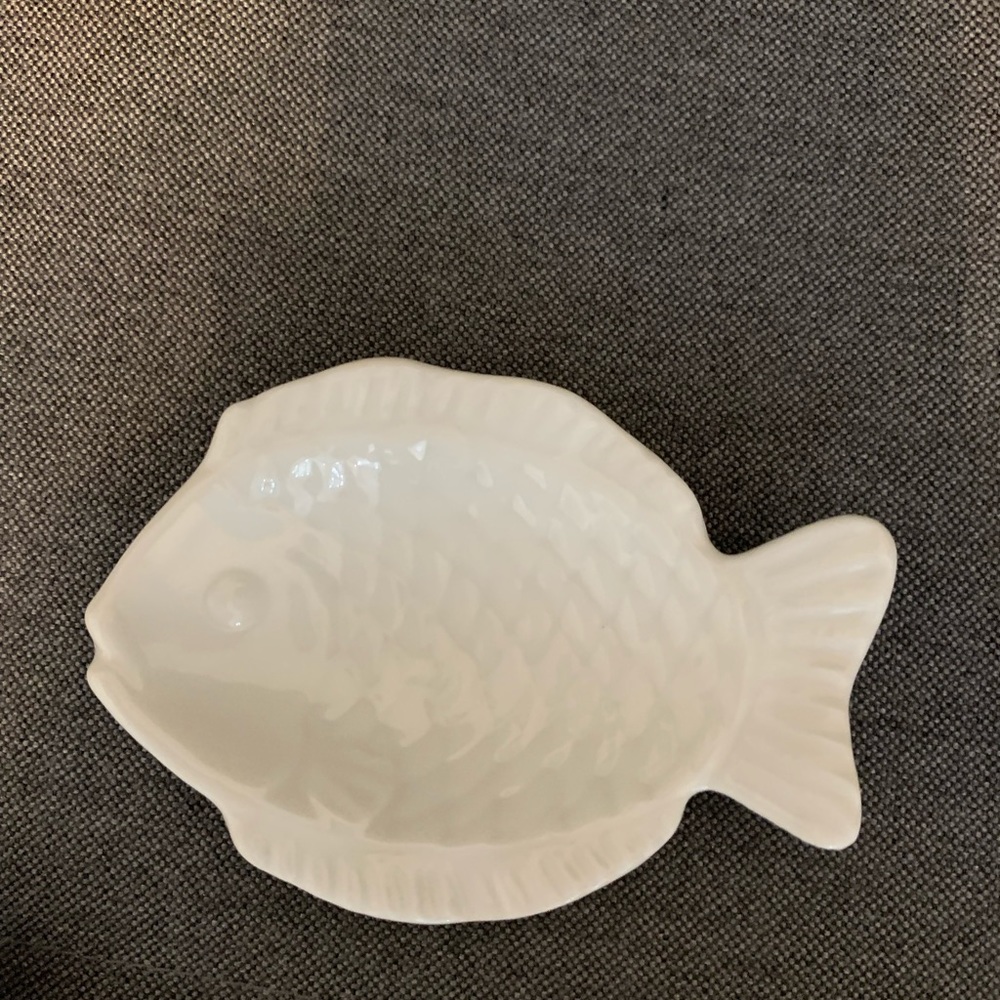 ๐ 7 Piece White Porcelain Fish Plate Set - Picture 7 of 14